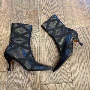 Donald J Pliner Leather Booties Black sz 4